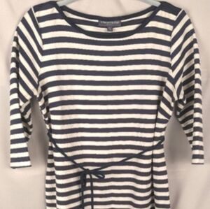 A Pea in the Pod Maternity medium dress in black/cream with belt and scoop neck